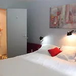 Latino Centre 2*