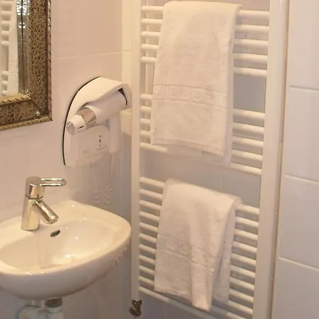 Latino Centre Hotel Reims