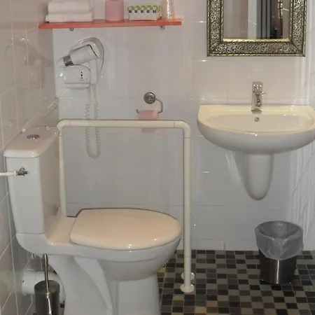 Latino Centre Hotell Reims