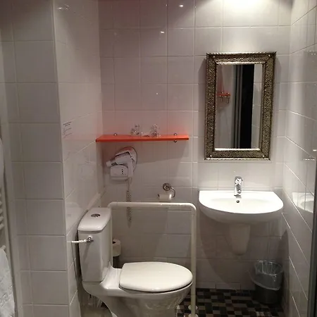 Latino Centre 2*