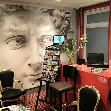 Latino Centre Szálloda Reims