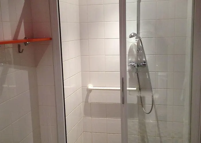 兰斯拉丁中心酒店 2* 兰斯