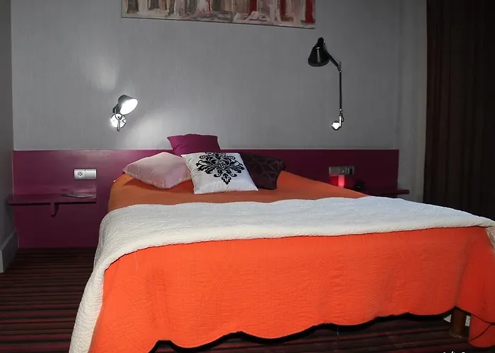 兰斯拉丁中心酒店 2* 兰斯