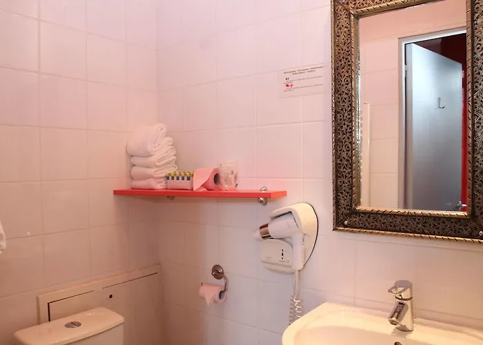 兰斯拉丁中心酒店 2* 兰斯